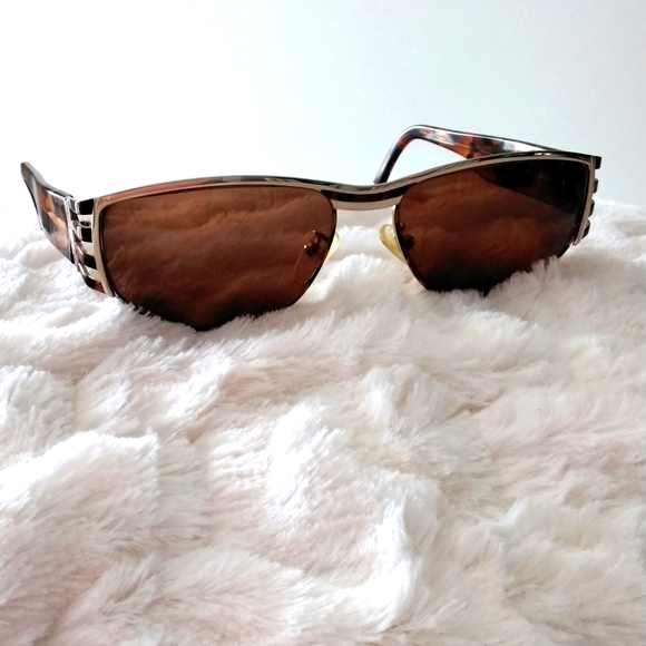 Authentic Vintage Fendi FS 118 Tortoise Shell sunglasses with case - Picture 2 of 8